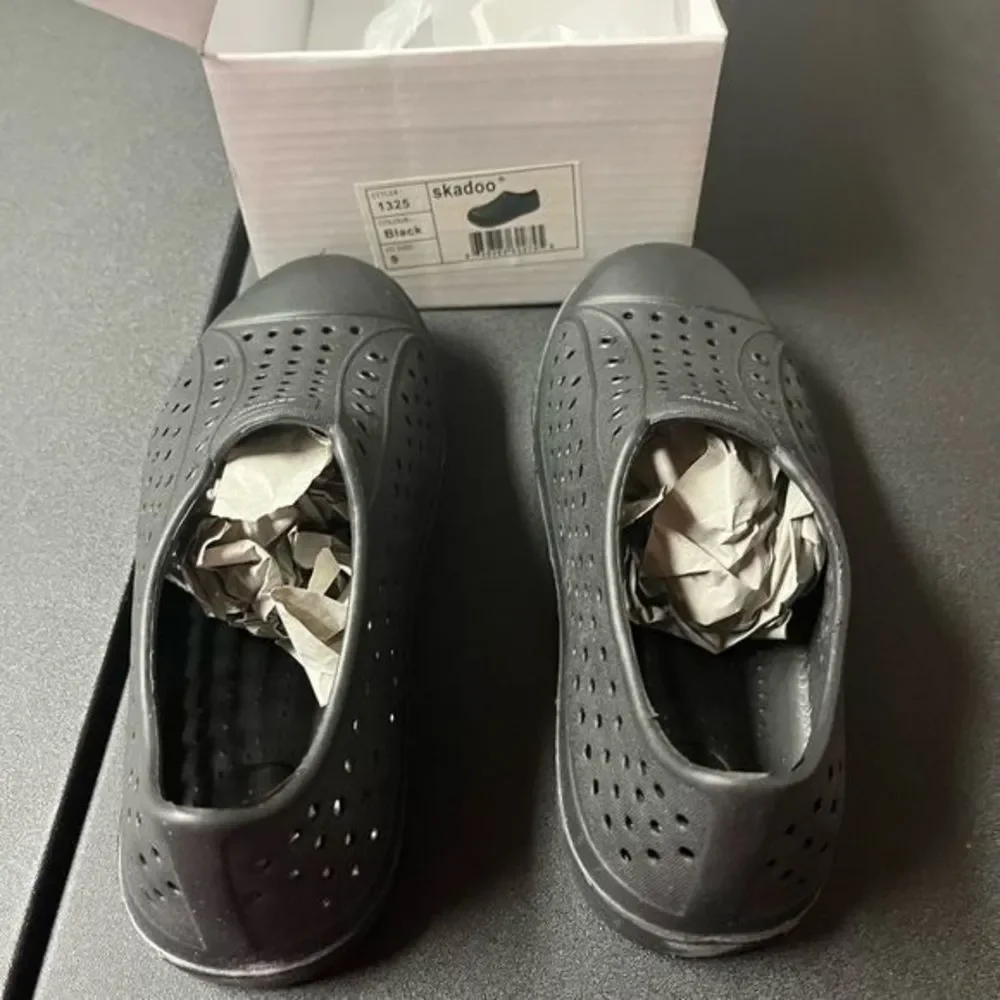 NEW Ska-doo Kids slip on perforated waterproof clogs black‎ size 9